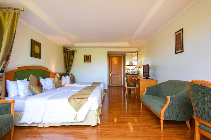 Room 32 of 174