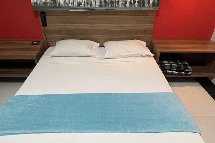 Room 4 of 31
