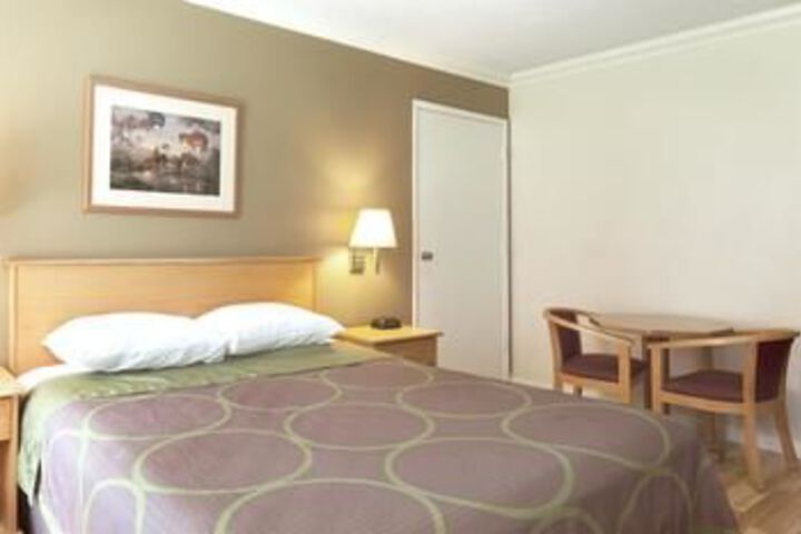 Room 16 of 32