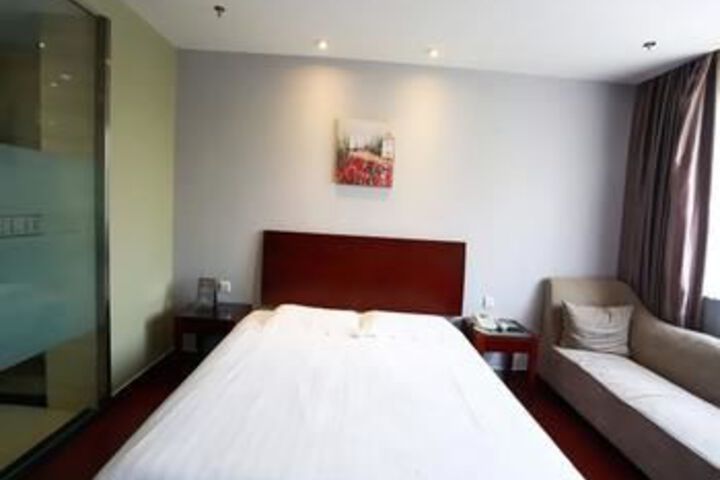 Room 12 of 15