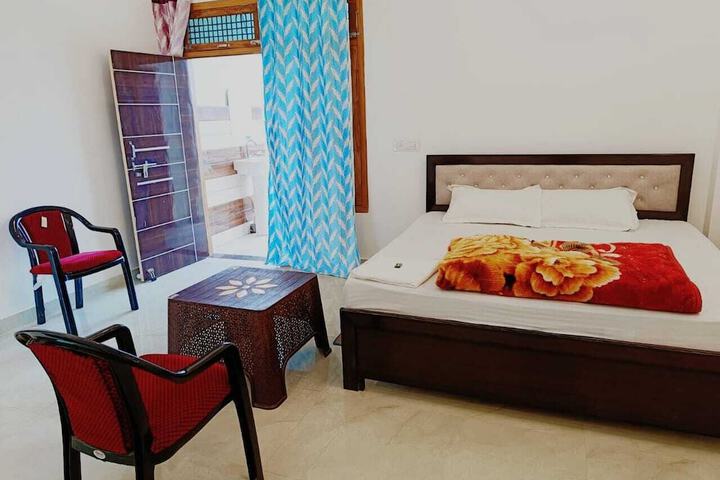 Room 3 of 8