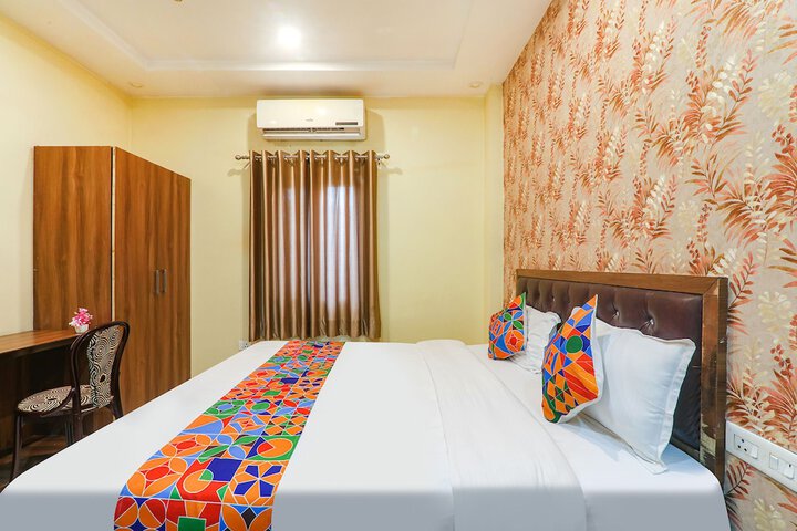 Room 15 of 25