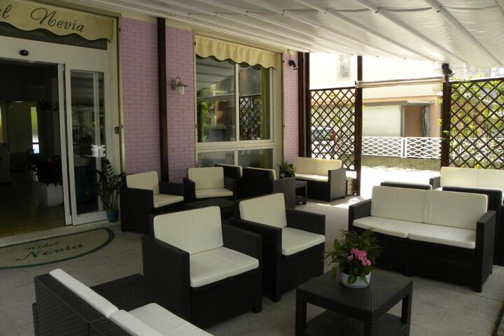 Hotel Exterior 11 of 23