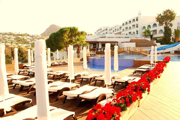 Pool Hotel