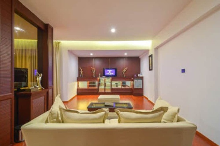 Room 4 of 81