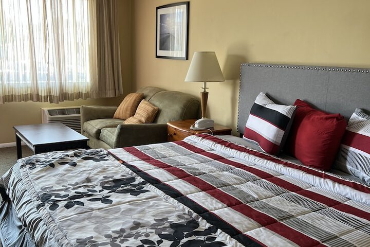 Comfort Studio Suite Kingbed (1 of 5)