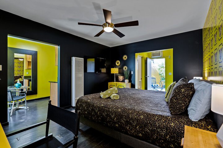 Room 8 of 34