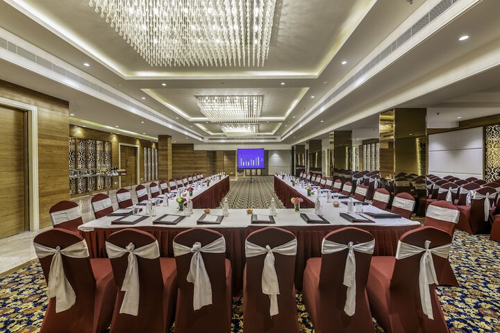 Ballroom/Hall 19 of 21
