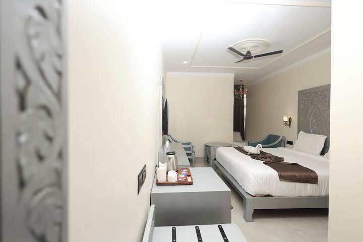 Room 85 of 136