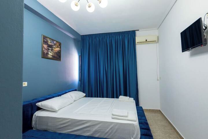 Room 14 of 65