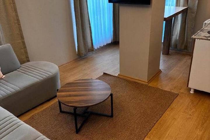 Lounge 15 of 23