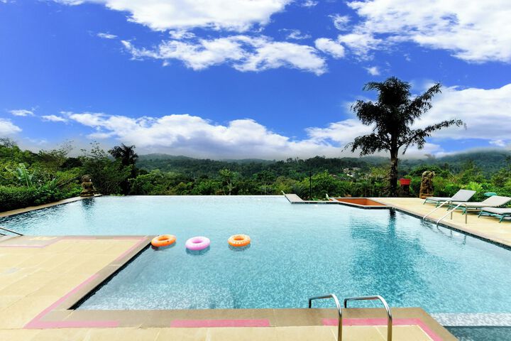 Pool Hotel