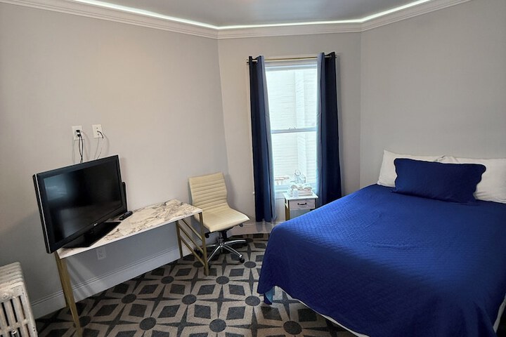 Single Room 1 Double Bed Shared Bathroom (18 of 19)