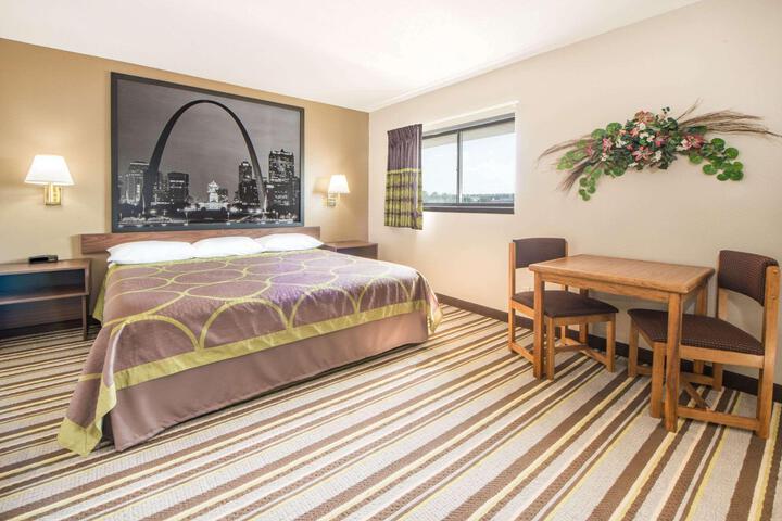 1 Queen Bed (2 of 9)