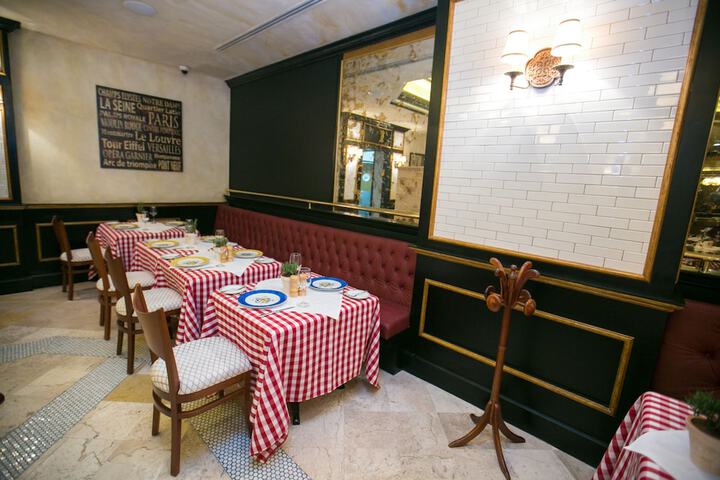 Dining 49 of 76