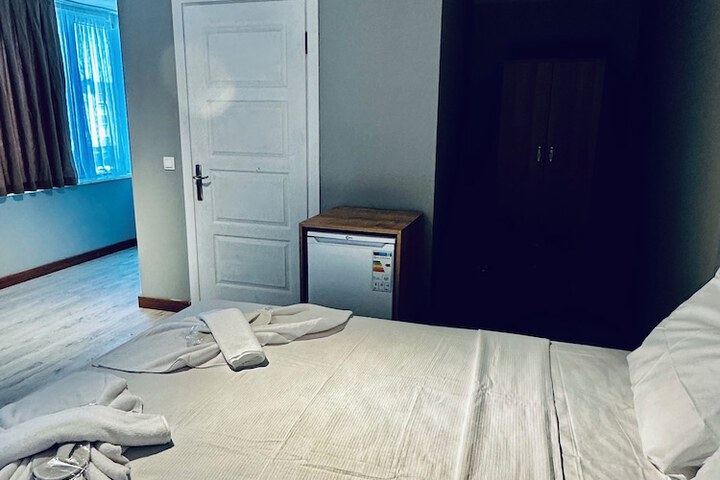 Room 8 of 32