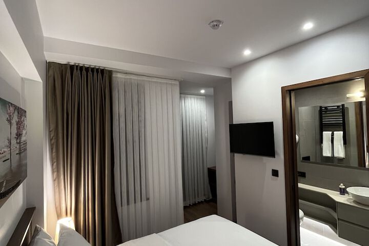 Room 3 of 21