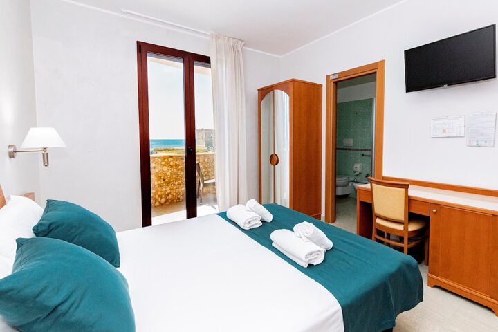 Room 10 of 48