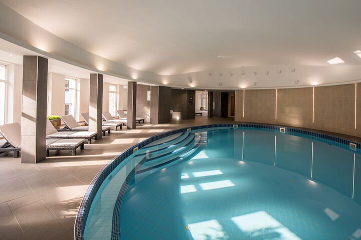 Pool 25 of 76