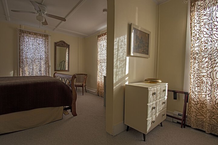 Room 24 of 52