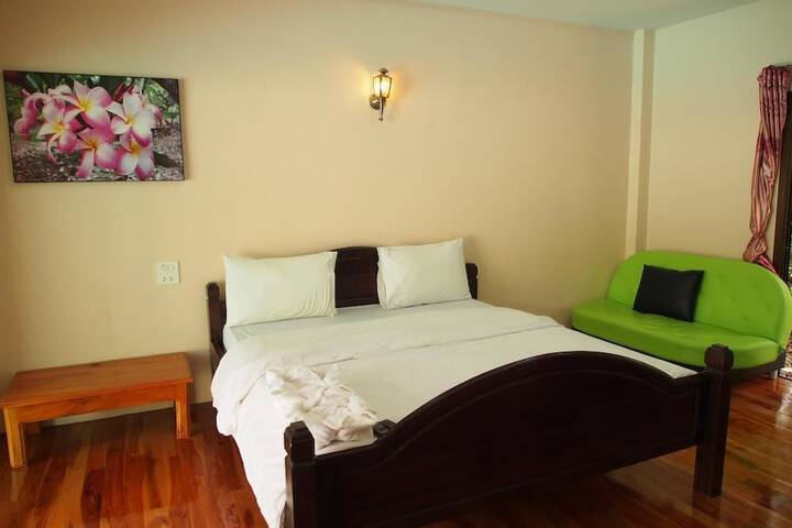 Room 8 of 32