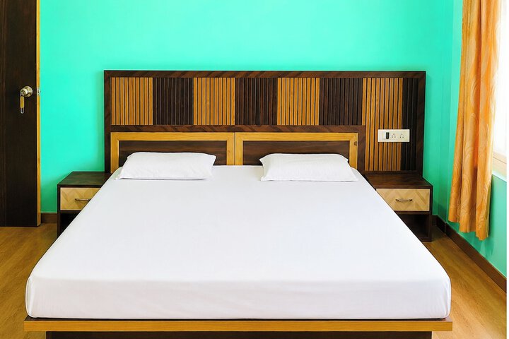 Room 5 of 9
