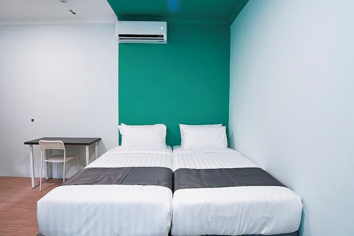 Room 12 of 23