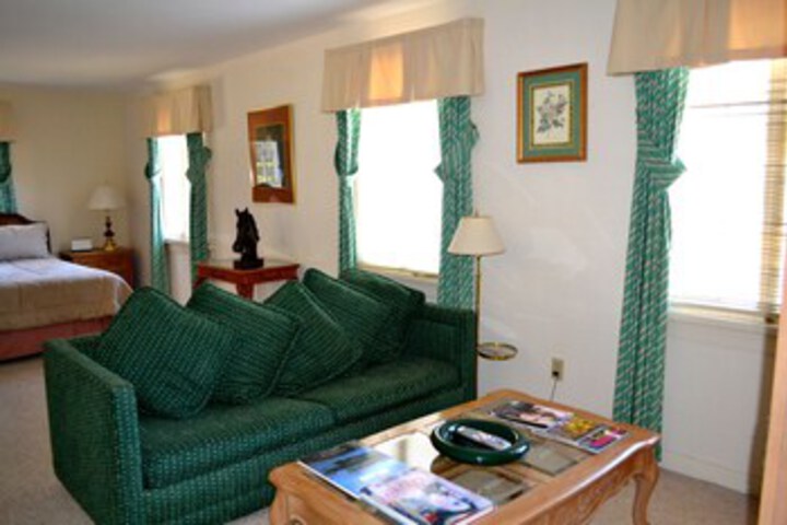 Room 33 of 46