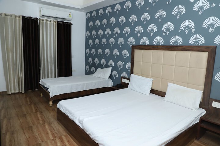 Room 8 of 14