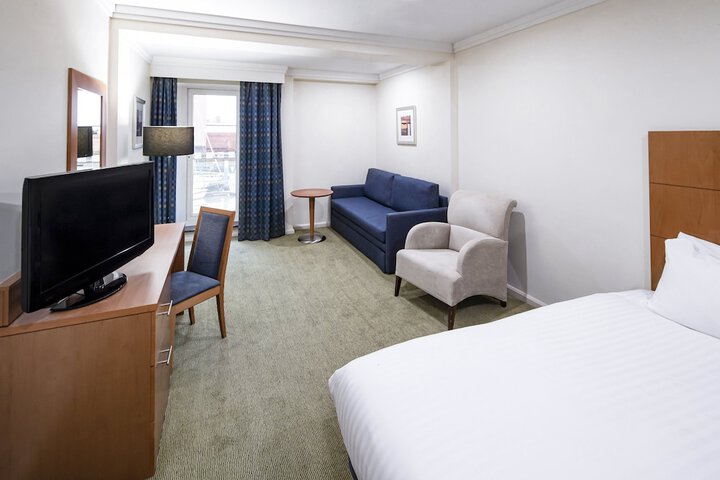 Room 8 of 68
