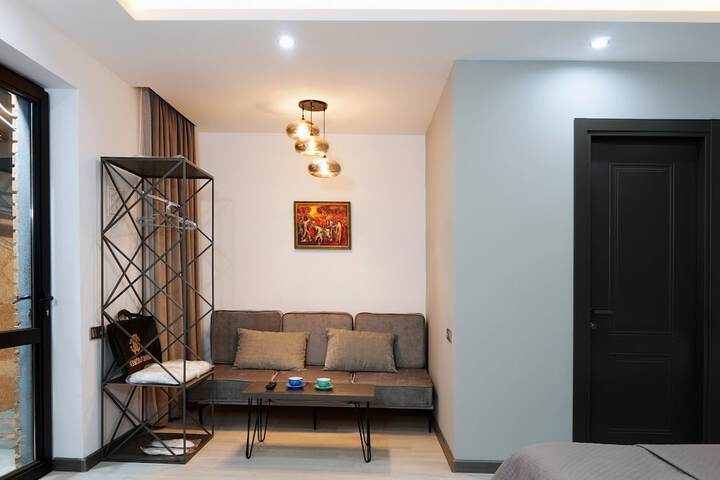 Room 7 of 19