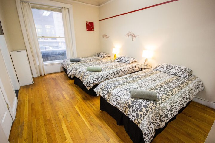 Room 3 of 121