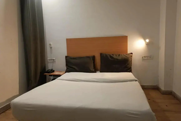 Room 3 of 7