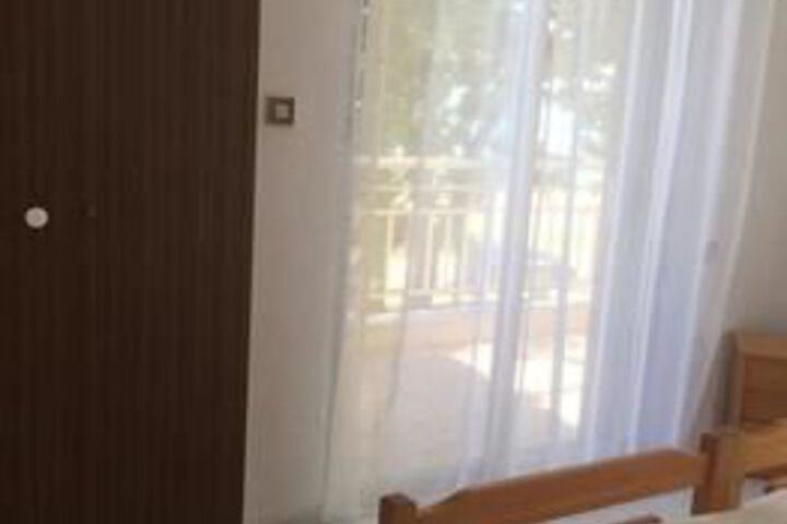 Room 12 of 17