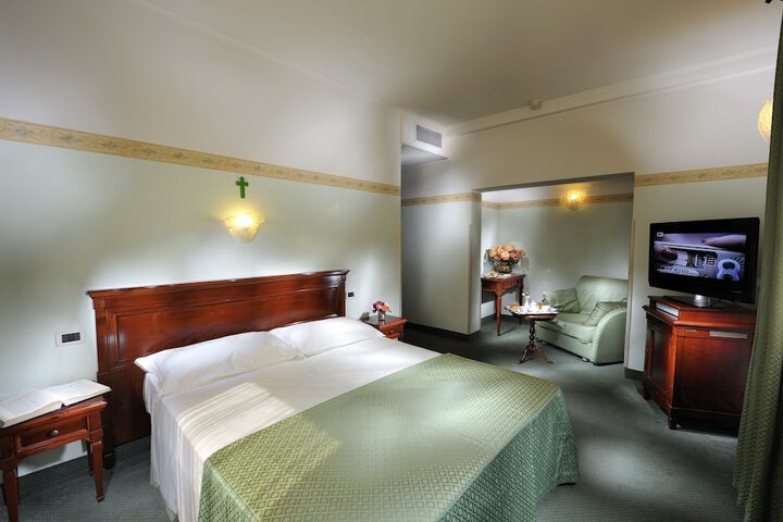 Room 5 of 19