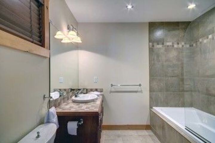 Room 7 of 27