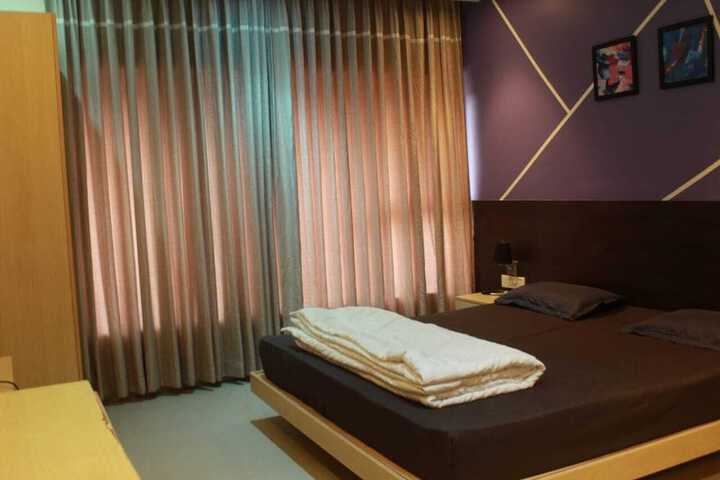 Room 8 of 10