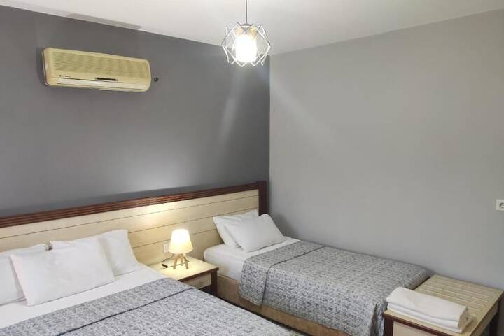 Room 9 of 33