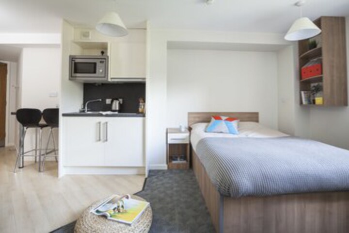 Room 13 of 18