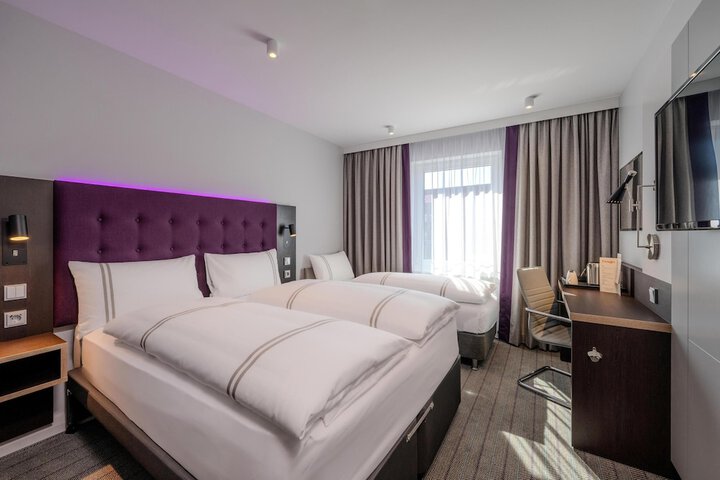 Room 43 of 79