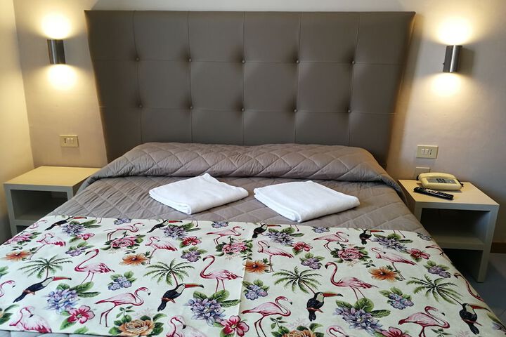 Room 7 of 33