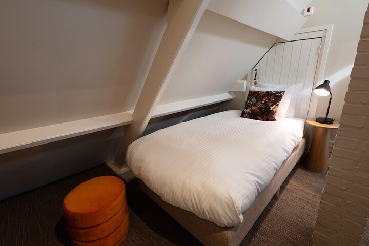 Room 43 of 144