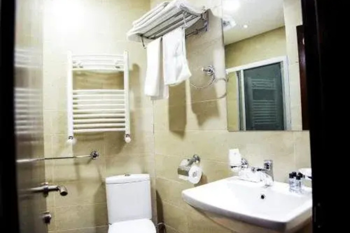 Room 8 of 27
