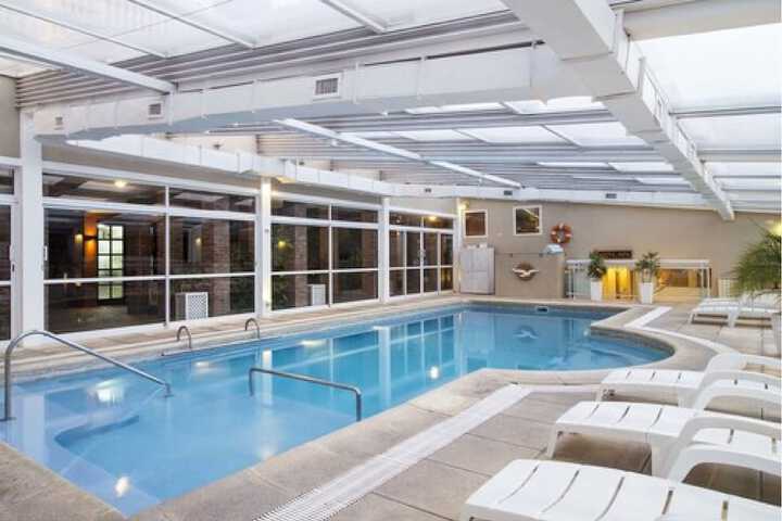 Hotel with Pool