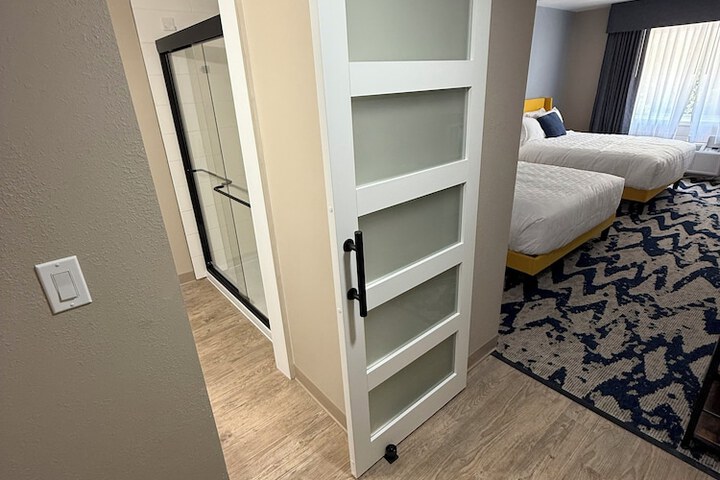 Room 27 of 66