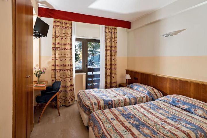 Room 15 of 65