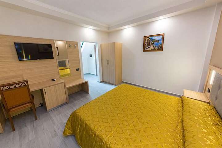 Room 14 of 50