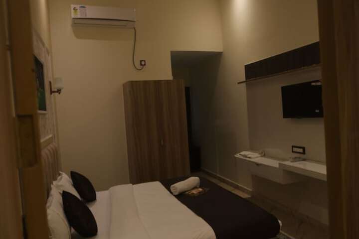 Room 9 of 22