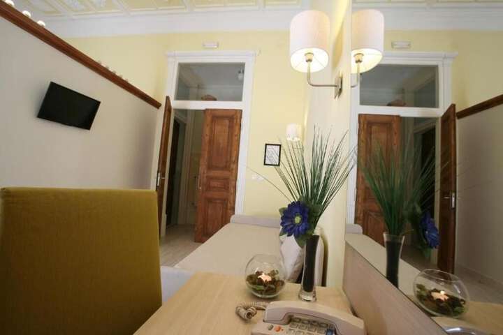 Room 4 of 38