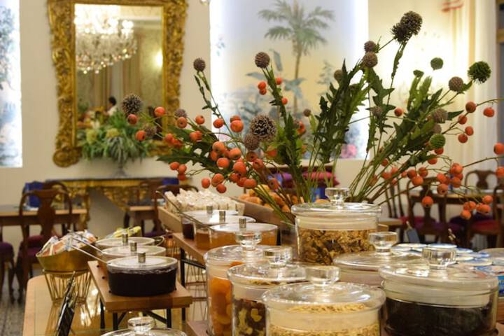 Breakfast/Coffee Service 86 of 126